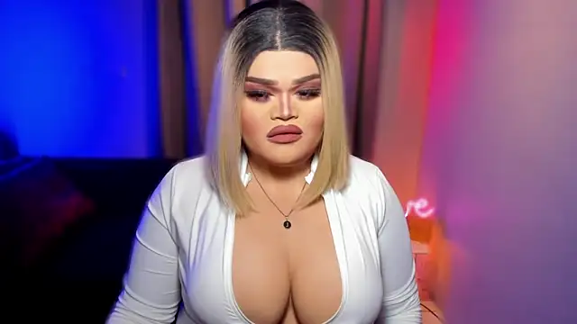 Snapshot of KarolinaThompson chatting on 03/15/25, 07:53 KarolinaThompson online show from 03/15/25, 07:53