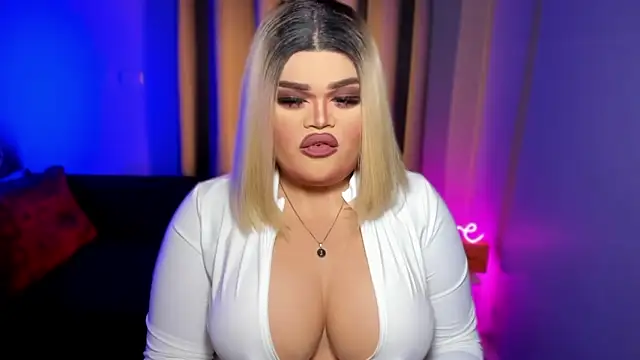 Snapshot of KarolinaThompson chatting on 03/17/25, 06:18 KarolinaThompson online show from 03/17/25, 06:18