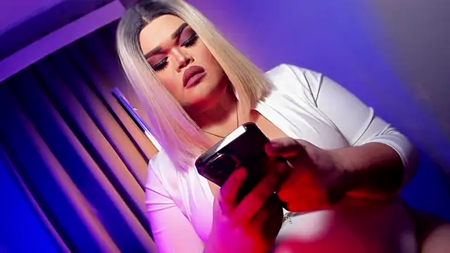 Snapshot of KarolinaThompson chatting on 03/18/25, 09:42 KarolinaThompson online show from 03/18/25, 09:42