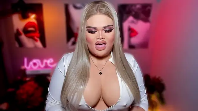 Snapshot of KarolinaThompson chatting on 10/05/25, 07:56 KarolinaThompson online show from 10/05/25, 07:56