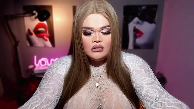 Snapshot of KarolinaThompson chatting on 10/21/25, 04:57 KarolinaThompson online show from 10/21/25, 04:57