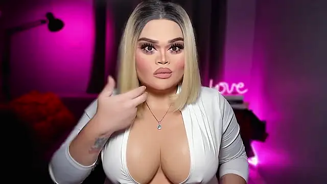 Snapshot of KarolinaThompson chatting on 02/18/26, 05:36 KarolinaThompson online show from 02/18/26, 05:36