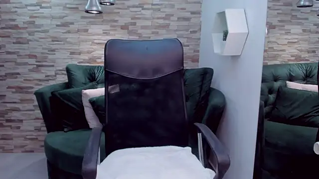 Snapshot of Sharon_tits chatting on 11/20/25, 01:44 Sharon tits online show from 11/20/25, 01:44