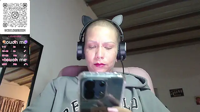 moon cat85 online show from 03/06/25, 01:37