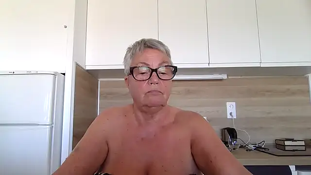 GrannyChrissy68 online show from 09/22/25, 01:13