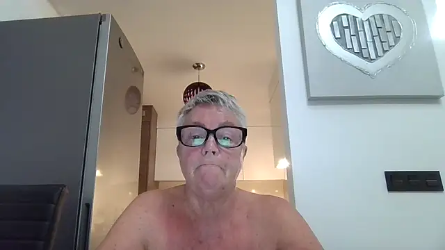 GrannyChrissy68 online show from 10/01/25, 09:32