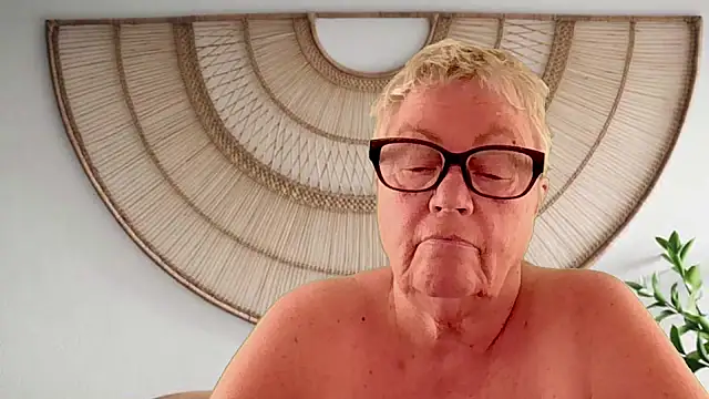 GrannyChrissy68 online show from 04/13/26, 01:05