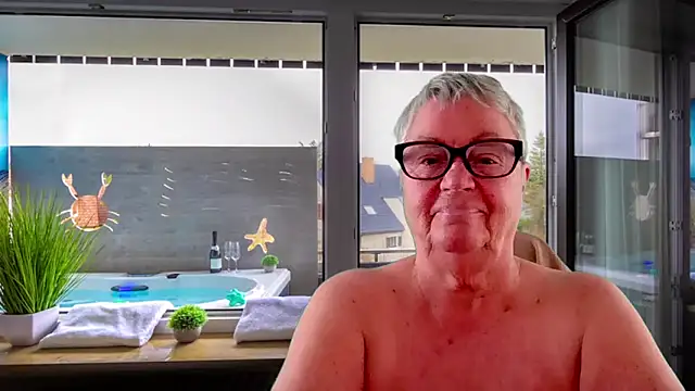 GrannyChrissy68 online show from 05/16/26, 12:59