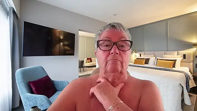 GrannyChrissy68 online show from 05/19/26, 02:34