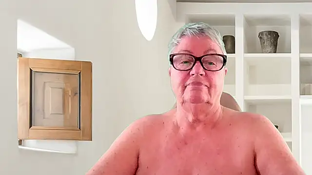 GrannyChrissy68 online show from 06/16/26, 01:03