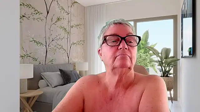 GrannyChrissy68 online show from 06/17/26, 12:18