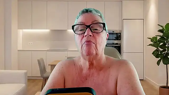 GrannyChrissy68 online show from 06/19/26, 07:06