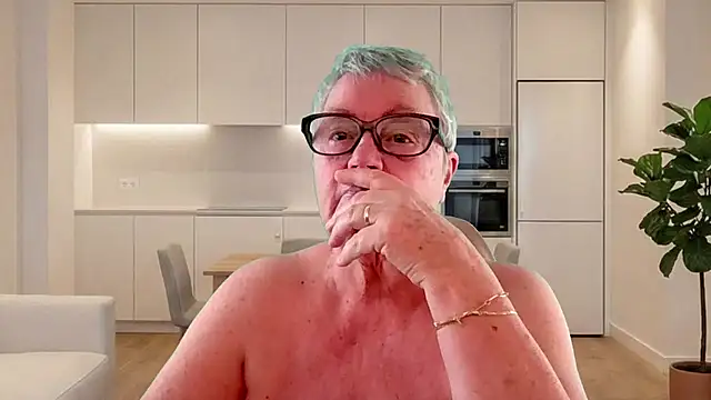 GrannyChrissy68 online show from 06/20/26, 12:19