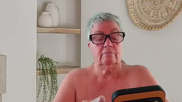GrannyChrissy68 online show from 06/26/26, 11:36