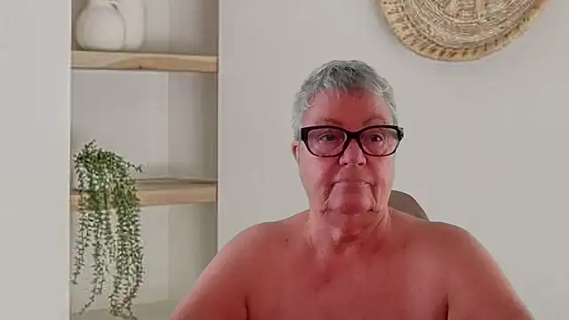 GrannyChrissy68 online show from 06/28/26, 12:33