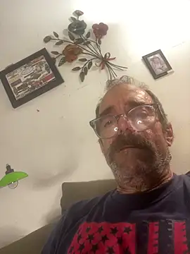 Snapshot of Trainee2Bpeed chatting on 09/15/25, 09:53 Trainee2Bpeed online show from 09/15/25, 09:53