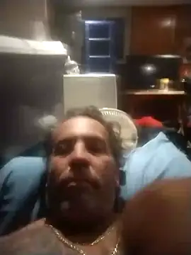 Snapshot of trucker1979 chatting on 10/01/25, 10:21 trucker1979 online show from 10/01/25, 10:21