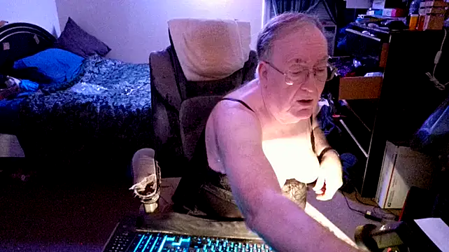 Snapshot of Toastir chatting on 12/12/24, 11:36 Toastir online show from 12/12/24, 11:36