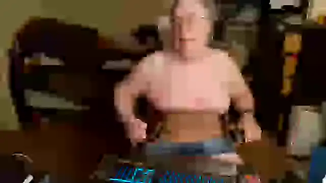 Snapshot of Toastir chatting on 02/26/25, 02:37 Toastir online show from 02/26/25, 02:37