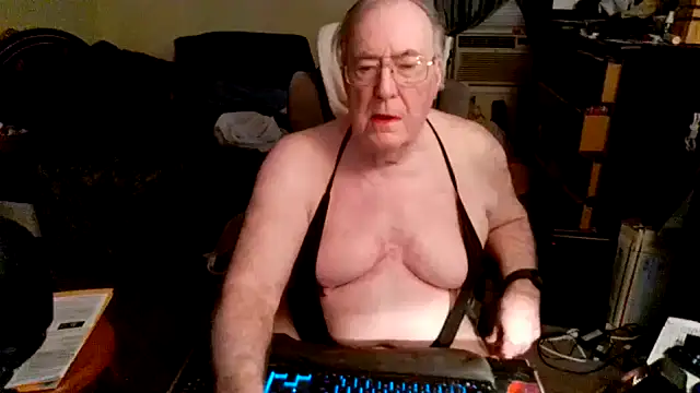 Snapshot of Toastir chatting on 11/22/25, 09:25 Toastir online show from 11/22/25, 09:25