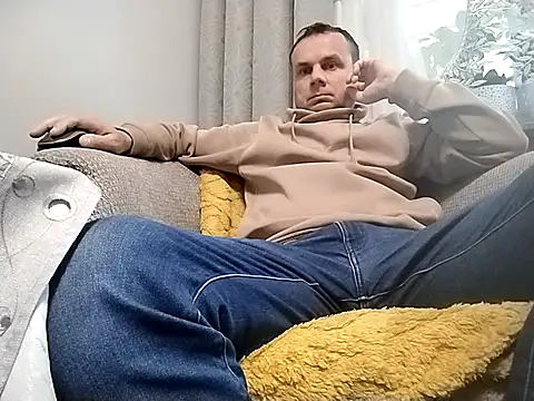 Snapshot of grzes19763 chatting on 10/10/25, 07:29 grzes19763 online show from 10/10/25, 07:29