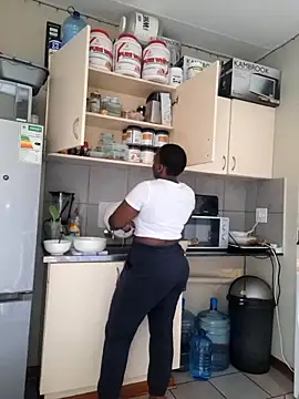 Snapshot of FitSelina66 chatting on 01/16/26, 11:03 FitSelina66 online show from 01/16/26, 11:03