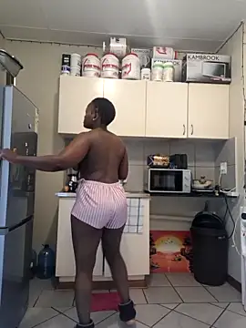 Snapshot of FitSelina66 chatting on 04/04/26, 07:28 FitSelina66 online show from 04/04/26, 07:28