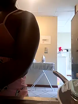 Snapshot of FitSelina66 chatting on 04/16/26, 10:16 FitSelina66 online show from 04/16/26, 10:16