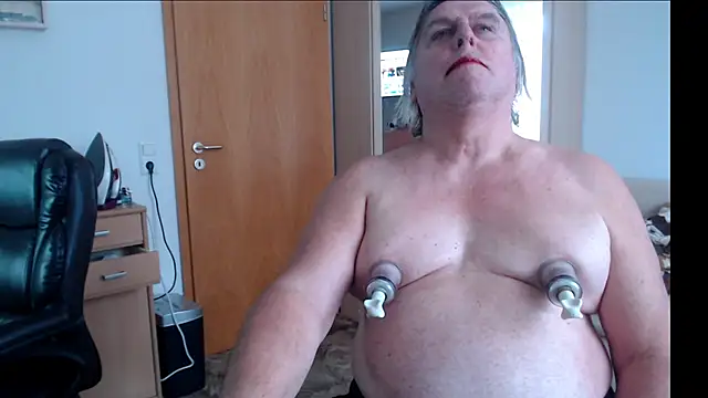 Snapshot of Sissygera chatting on 12/15/24, 10:50 Sissygera online show from 12/15/24, 10:50