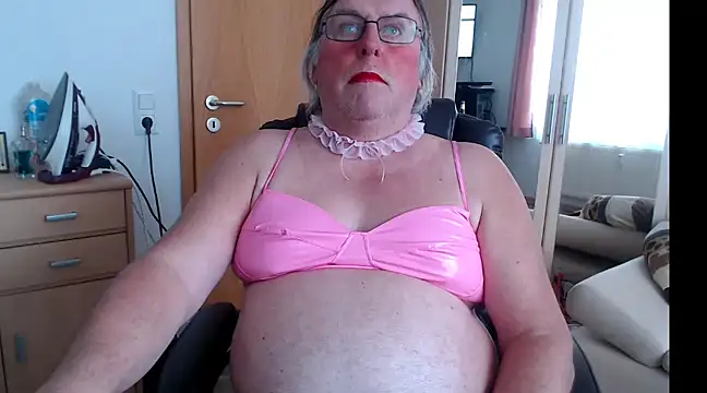 Snapshot of Sissygera chatting on 01/11/25, 11:45 Sissygera online show from 01/11/25, 11:45