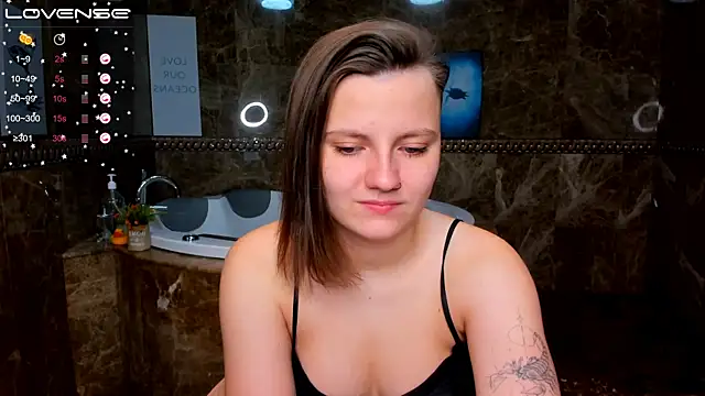 MelindaTin online show from 11/16/25, 01:44