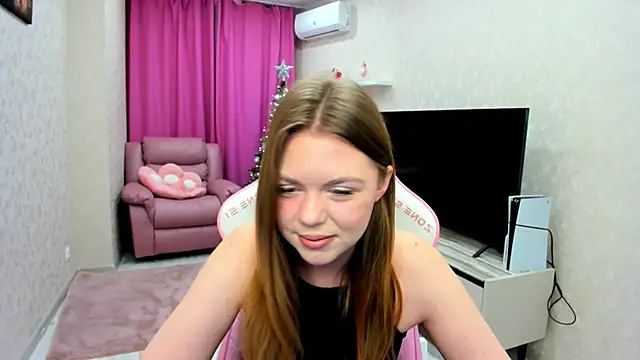 Strawberrye online show from 12/17/25, 03:34