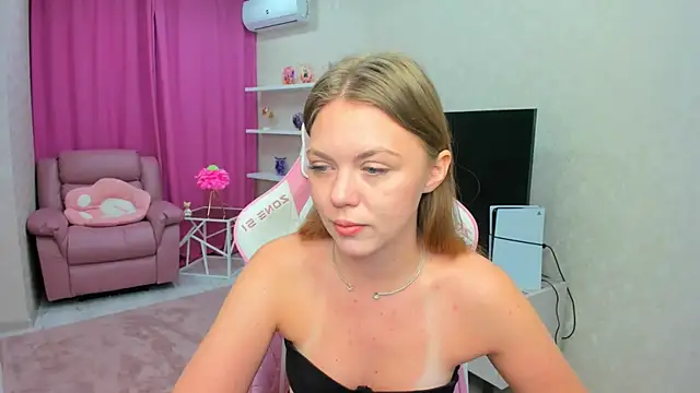 Strawberrye online show from 02/17/26, 03:14