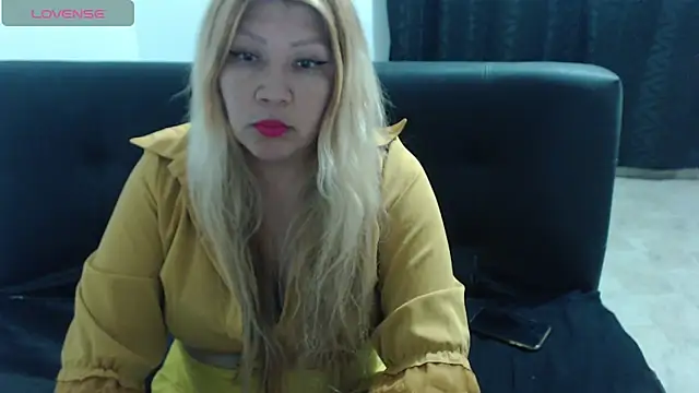 Snapshot of Dulce-Bella chatting on 12/12/24, 07:48 Dulce-Bella online show from 12/12/24, 07:48