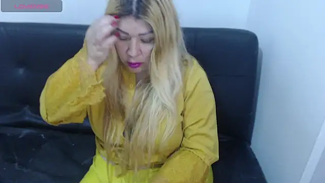 Snapshot of Dulce-Bella chatting on 03/02/25, 04:21 Dulce-Bella online show from 03/02/25, 04:21