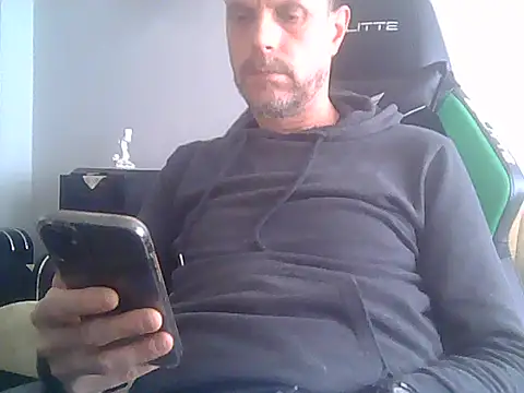 Snapshot of boran34 chatting on 12/21/25, 10:33 boran34 online show from 12/21/25, 10:33