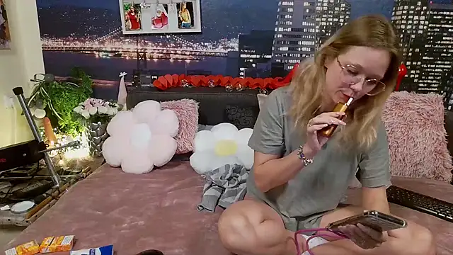 little-leni online show from 02/19/25, 10:23