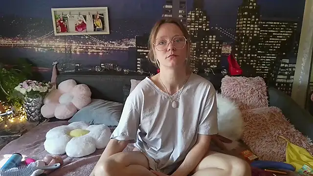 little-leni online show from 03/10/25, 12:15