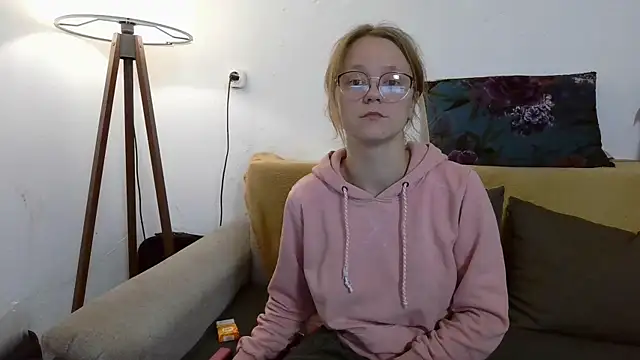 little-leni online show from 12/02/25, 07:53