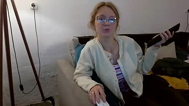little-leni online show from 06/02/26, 07:16