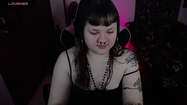 Snapshot of Bdsm_and_fries chatting on 10/23/25, 10:30 Bdsm and fries online show from 10/23/25, 10:30