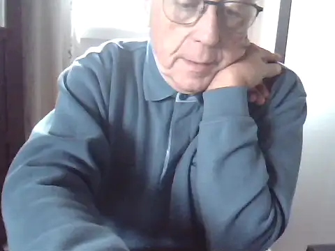 Snapshot of johnjohn622662 chatting on 11/09/25, 10:57 johnjohn622662 online show from 11/09/25, 10:57