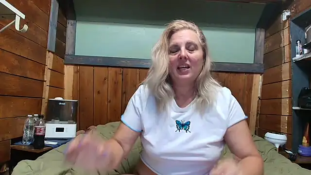 Snapshot of lisaxlovexxx chatting on 06/21/26, 02:25 lisaxlovexxx online show from 06/21/26, 02:25