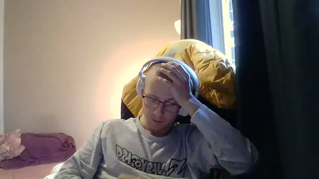 Snapshot of David250692 chatting on 11/21/25, 01:32 David250692 online show from 11/21/25, 01:32