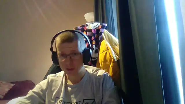 Snapshot of David250692 chatting on 12/18/25, 01:06 David250692 online show from 12/18/25, 01:06