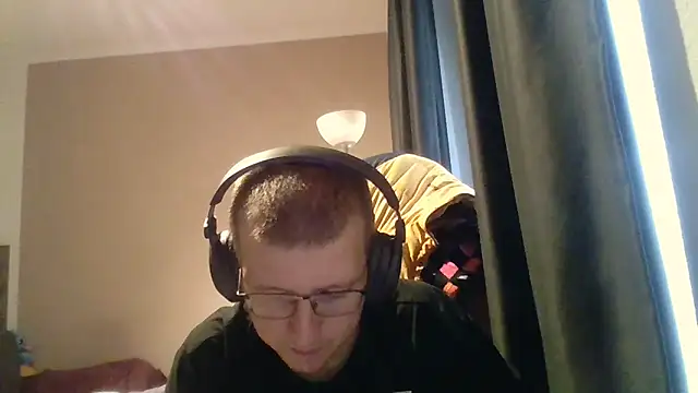 David250692 online show from 12/19/25, 08:10