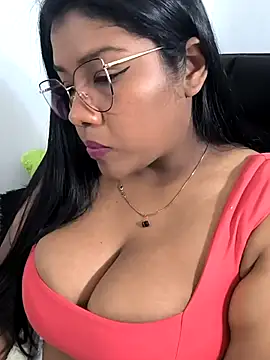 Snapshot of paola091 chatting on 02/15/25, 01:10 paola091 online show from 02/15/25, 01:10