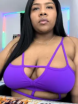 Snapshot of paola091 chatting on 09/25/25, 01:20 paola091 online show from 09/25/25, 01:20