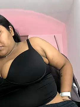 Snapshot of paola091 chatting on 11/22/25, 12:04 paola091 online show from 11/22/25, 12:04