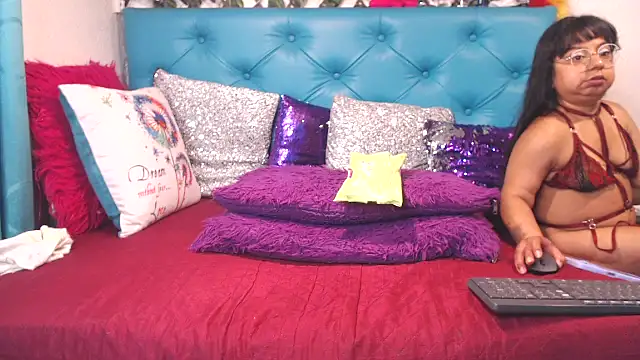 SARAWILLS online show from 02/24/26, 02:04